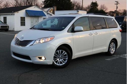 2017 Toyota Sienna XLE