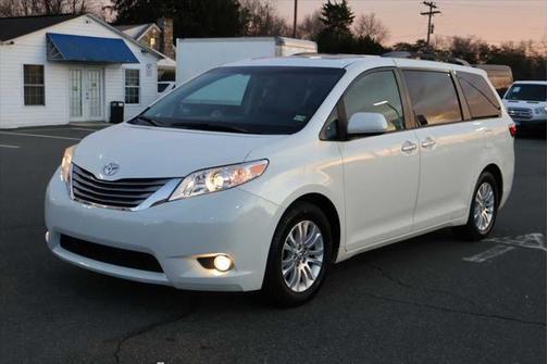 2017 Toyota Sienna XLE
