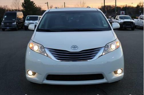 2017 Toyota Sienna XLE