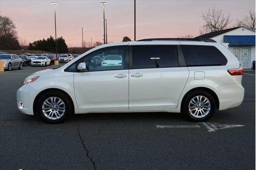 2017 Toyota Sienna XLE