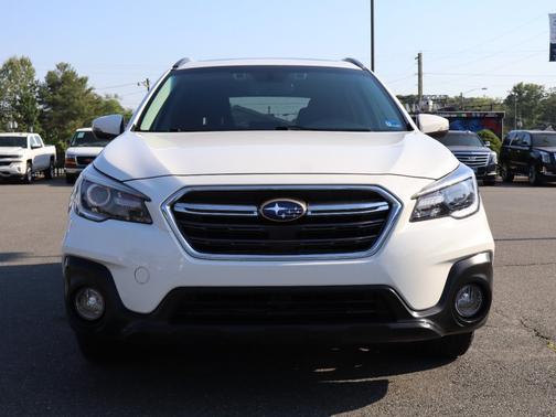 Crystal White Pearl 2018 Subaru Outback 2.5i Touring