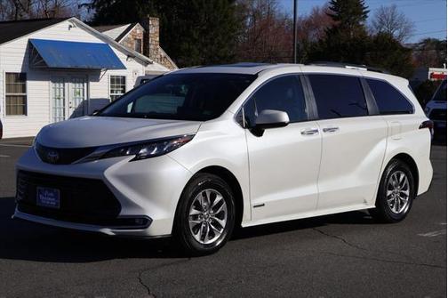 2021 Toyota Sienna XLE 7 Passenger
