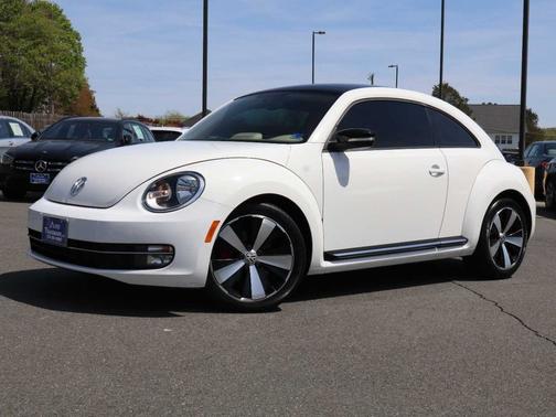 Candy White 2013 Volkswagen Beetle 2dr DSG 2.0T Turbo w/Sun/Sound PZEV *Ltd Avail*