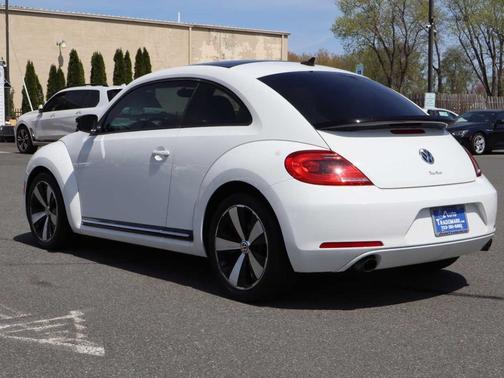 Candy White 2013 Volkswagen Beetle 2dr DSG 2.0T Turbo w/Sun/Sound PZEV *Ltd Avail*