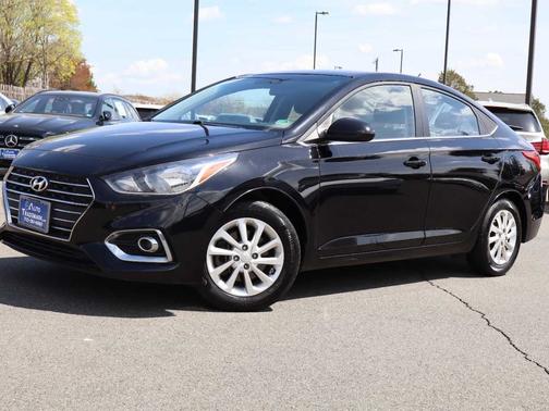 Absolute Black 2020 Hyundai Accent SEL Sedan IVT