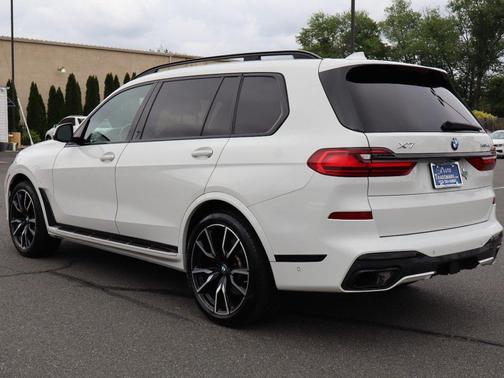 Alpine White 2022 BMW X7 xDrive40i Sports Activity Vehicle