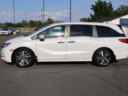 Platinum White Pearl 2023 Honda Odyssey Touring Auto
