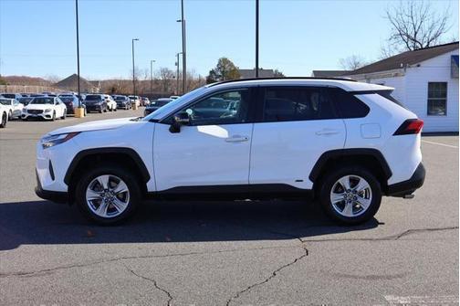 2022 Toyota RAV4 Hybrid XLE