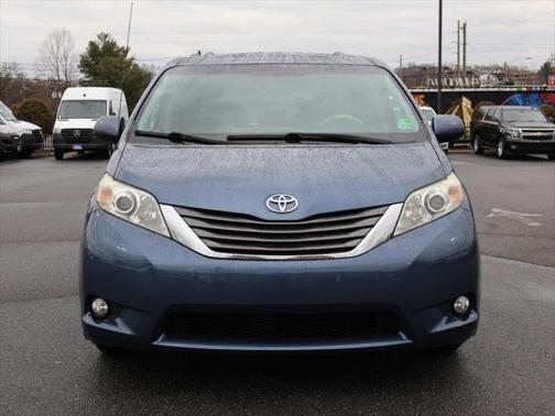 2014 Toyota Sienna XLE