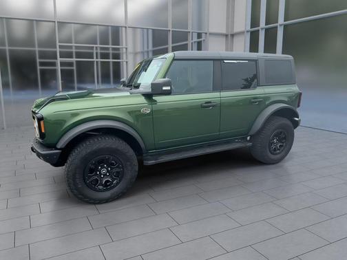 ERUPTION GREEN METALLIC 2023 Ford Bronco Wildtrak