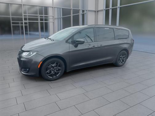 2018 Chrysler Pacifica Touring-L Plus