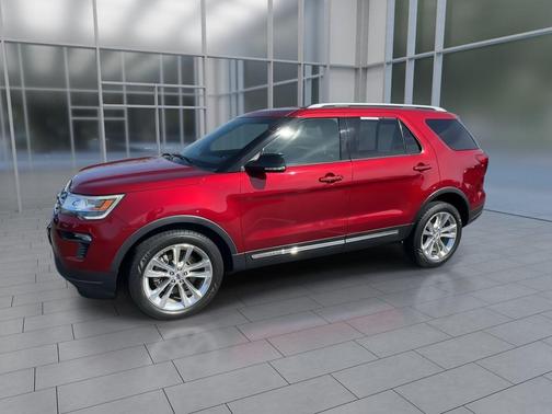 RUBY RED METALLIC TINTED CC 2018 Ford Explorer XLT