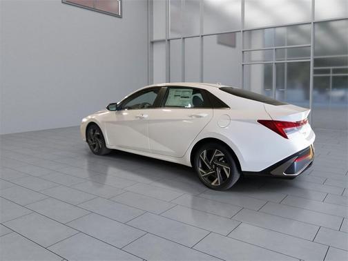2025 Hyundai ELANTRA SEL