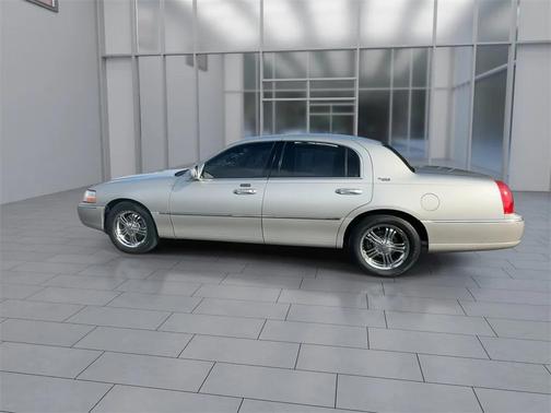 2005 Lincoln Town Car Signature