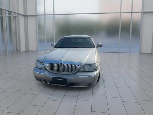 2005 Lincoln Town Car Signature