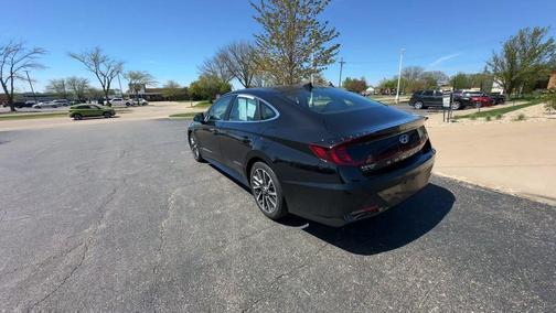 Phantom Black 2022 Hyundai SONATA Limited