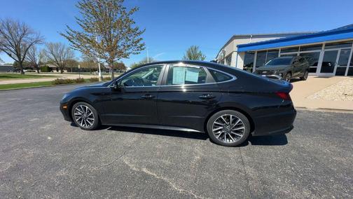 Phantom Black 2022 Hyundai SONATA Limited