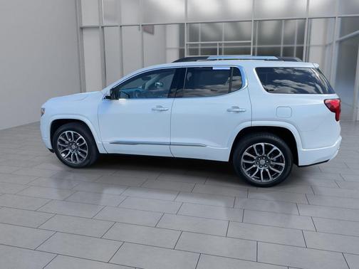 White Frost Tricoat 2022 GMC Acadia Denali
