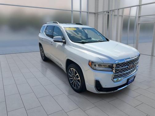 White Frost Tricoat 2022 GMC Acadia Denali