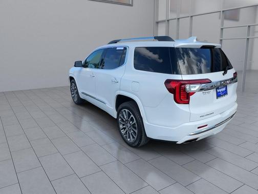 White Frost Tricoat 2022 GMC Acadia Denali