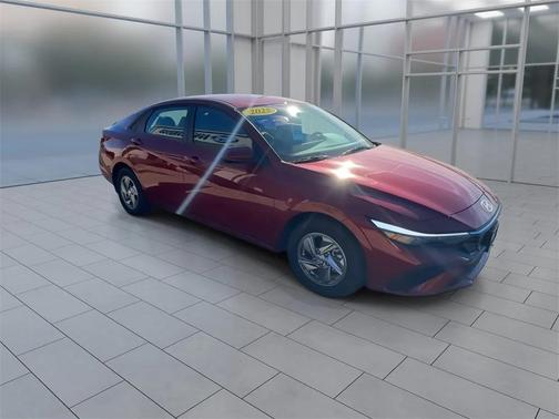 2025 Hyundai ELANTRA SE