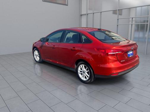 HOT PEPPER RED METALLIC 2018 Ford Focus SE