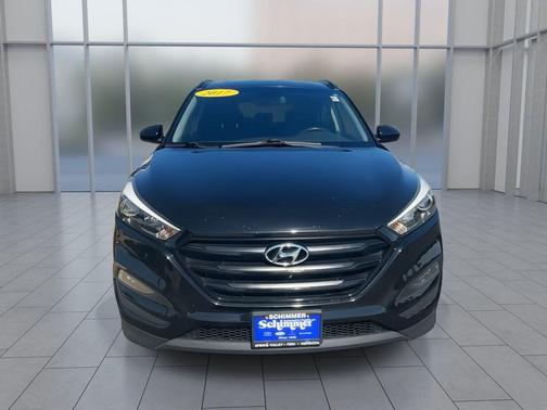 Black Noir Pearl 2017 Hyundai TUCSON SE