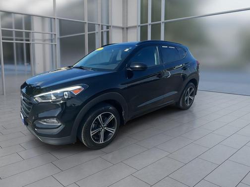 Black Noir Pearl 2017 Hyundai TUCSON SE