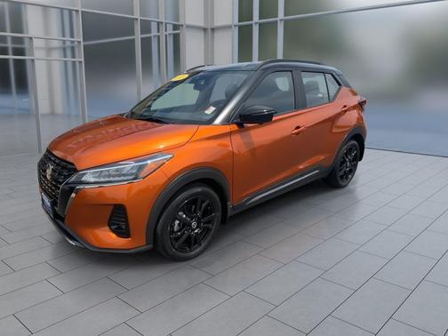 Monarch Orange/Super Black 2021 Nissan Kicks SR