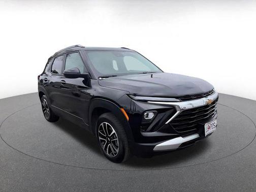 Mosaic Black Metallic 2025 Chevrolet Trailblazer LT