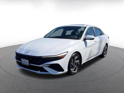 2025 Hyundai ELANTRA SEL