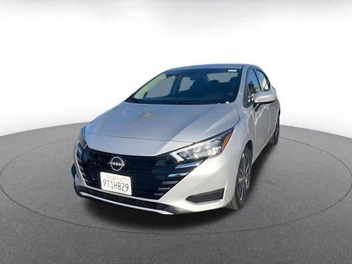 Brilliant Silver Metallic 2025 Nissan Versa 1.6 SV