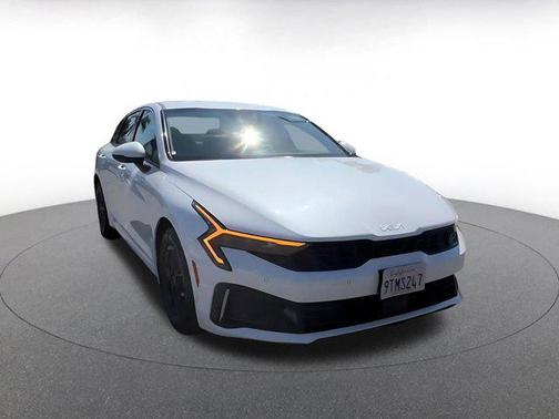 Snow White Pearl 2025 Kia K5 LXS