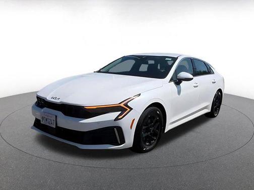 Snow White Pearl 2025 Kia K5 LXS