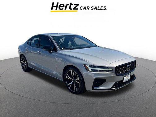 2024 Volvo S60 B5 Core Dark Theme