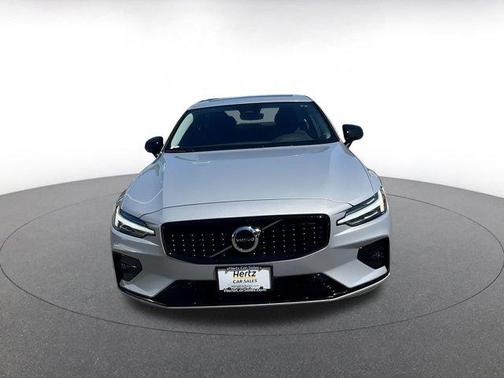 2024 Volvo S60 B5 Core Dark Theme