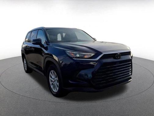 2025 Toyota Highlander LE