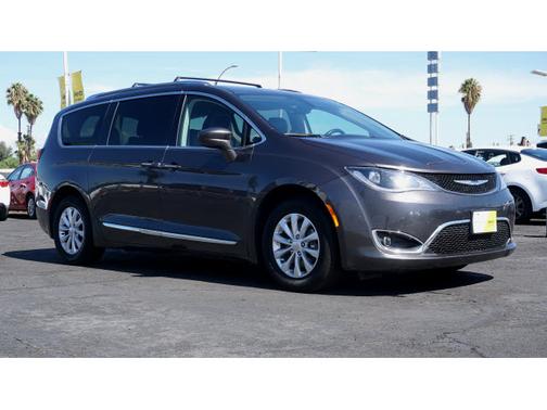 Photo 2 of 28 of 2019 Chrysler Pacifica Touring-L
