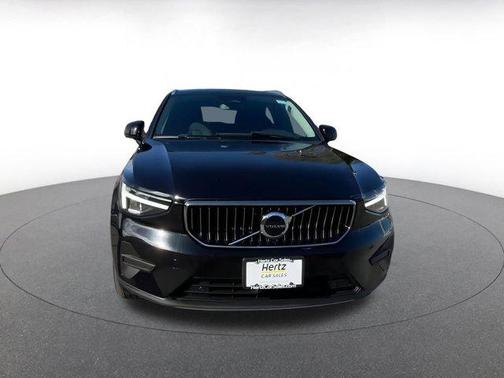 2024 Volvo XC40 CORE