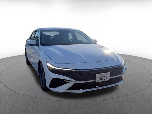 2025 Hyundai ELANTRA Limited