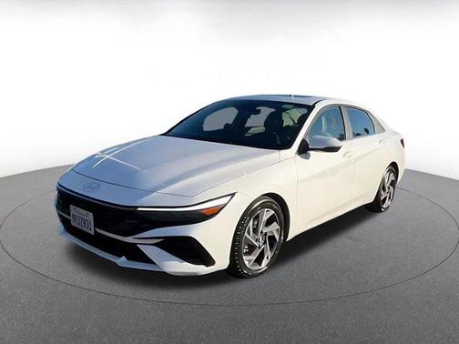 2025 Hyundai ELANTRA Limited