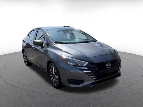 Gun Metallic 2025 Nissan Versa 1.6 SV