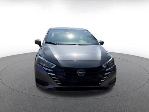 Gun Metallic 2025 Nissan Versa 1.6 SV