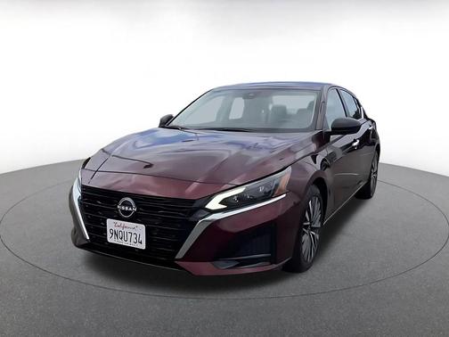 Garnet Pearl Metallic 2025 Nissan Altima SV FWD