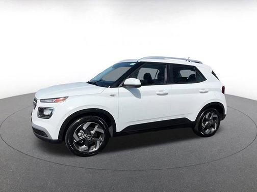 Lunar White 2025 Hyundai VENUE SEL