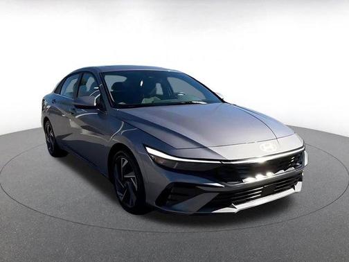 2025 Hyundai ELANTRA SEL