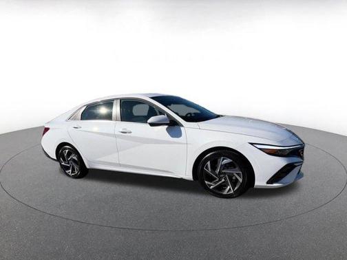 2025 Hyundai ELANTRA SEL