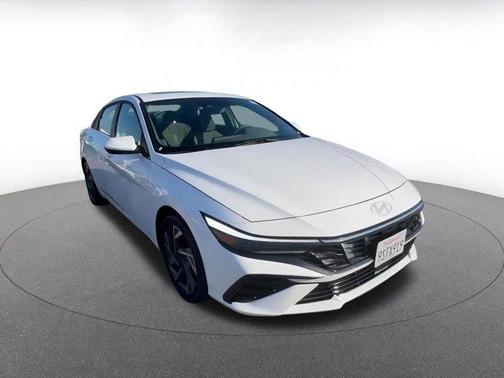 2025 Hyundai ELANTRA SEL