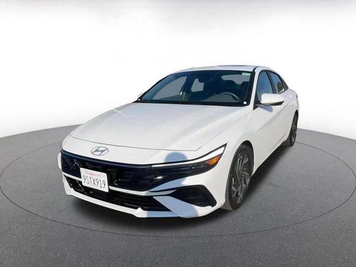 2025 Hyundai ELANTRA SEL