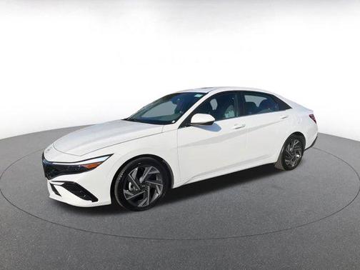 2025 Hyundai ELANTRA SEL